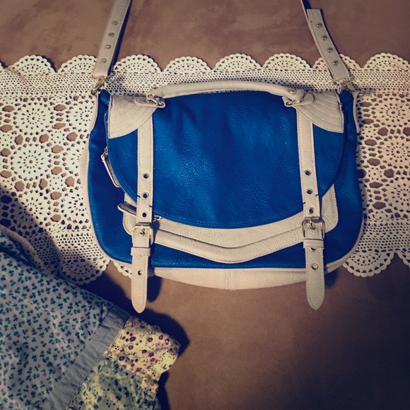 Steve Madden Blue Messenger Bag! 🌟 - Picture 2 of 8